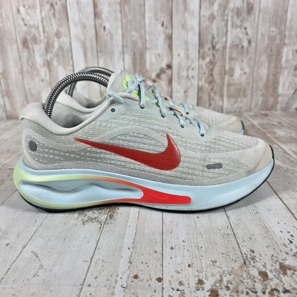 Nike Journey Run Womens 8.5 Light Silver Glacier Blue Red FJ7765-101 Shoes